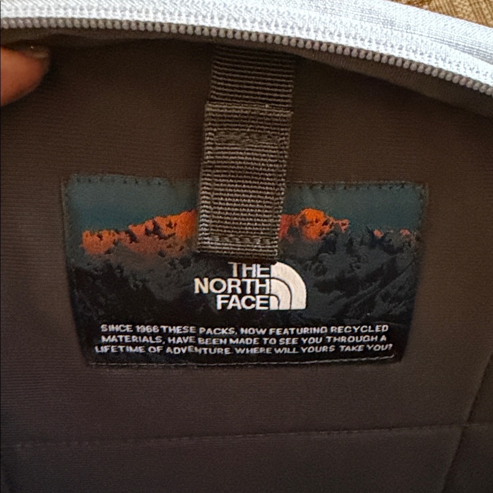 The North Face Women's BOREALIS Blue and White Backpack NEW!! - Picture 11 of 14